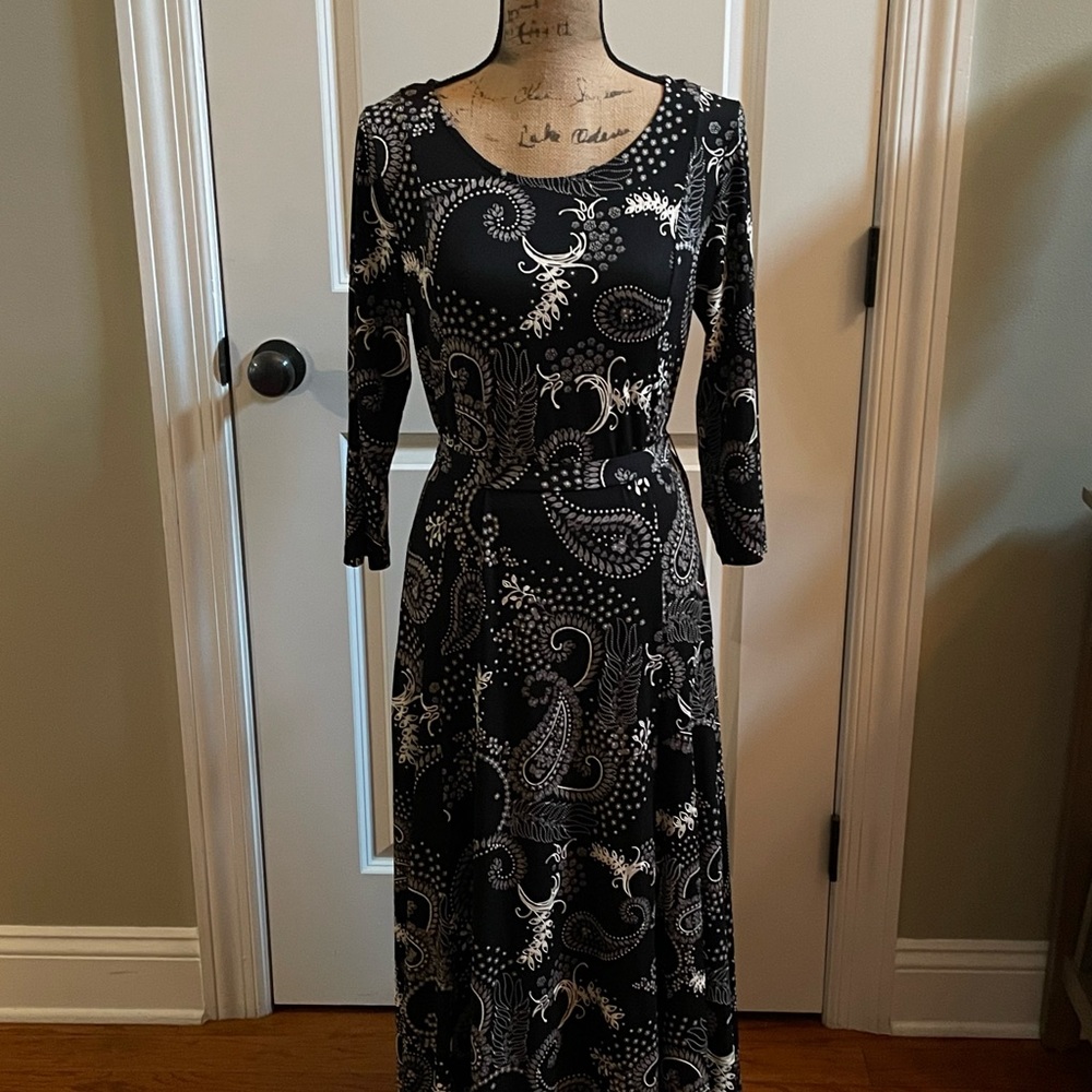 Nina Leonard Black and White Long Sleeve Dress